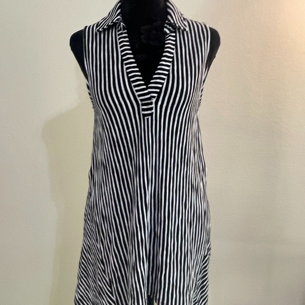 Soma black & white striped collar sleeveless top - small